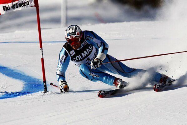 A skier makes a turn on the slope