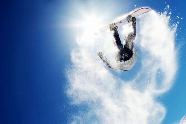 Salto snowboardowe ze śniegiem