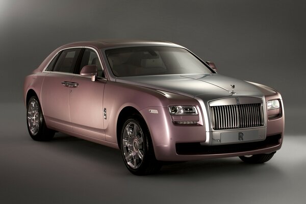 Rolls royce тіпті сұр фонда да сәнді