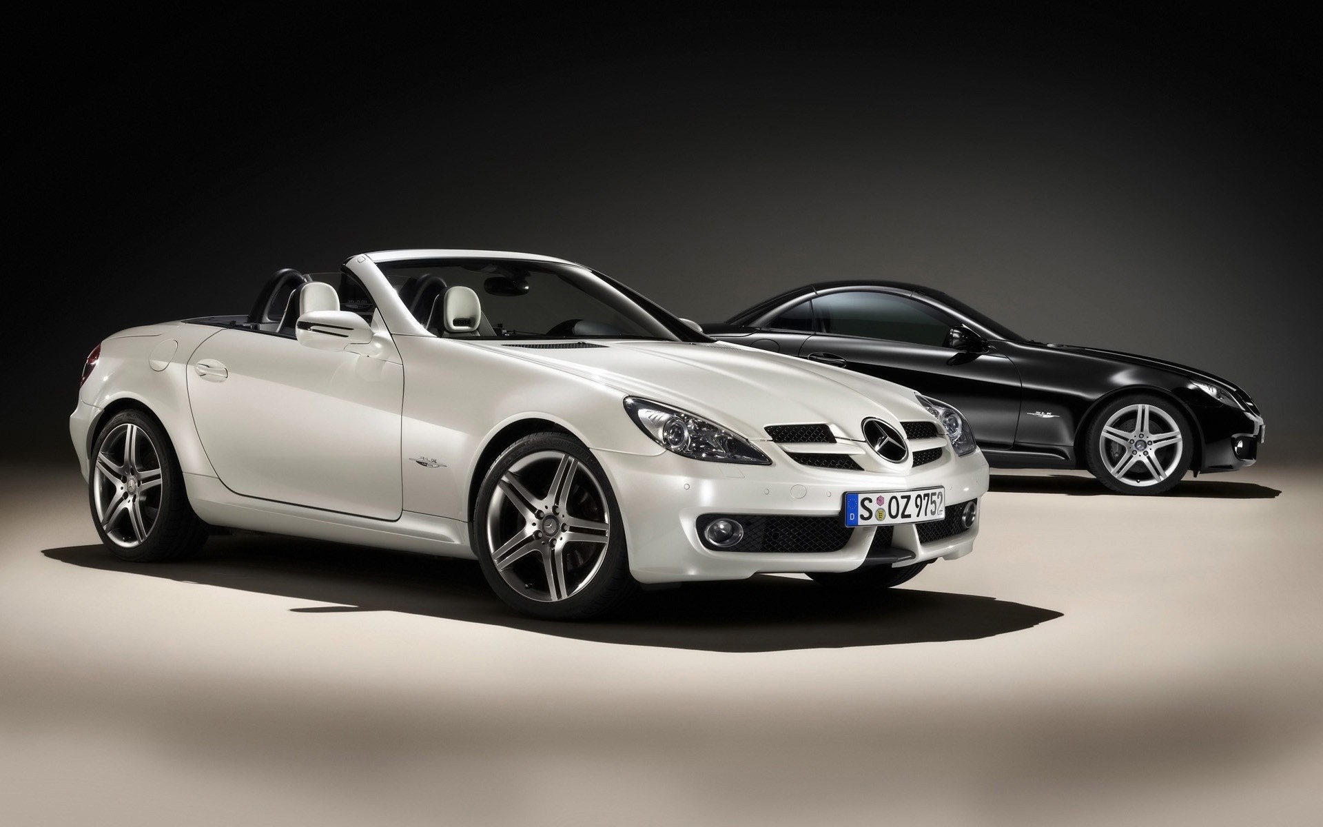 mercedes-benz carro carro rodas coupé automóvel rápido sistema de transporte drive sedan conversível capô roadster meio-dia velocidade asfalto chernushka protótipo cromo calçada pressa mercedes-benz slk