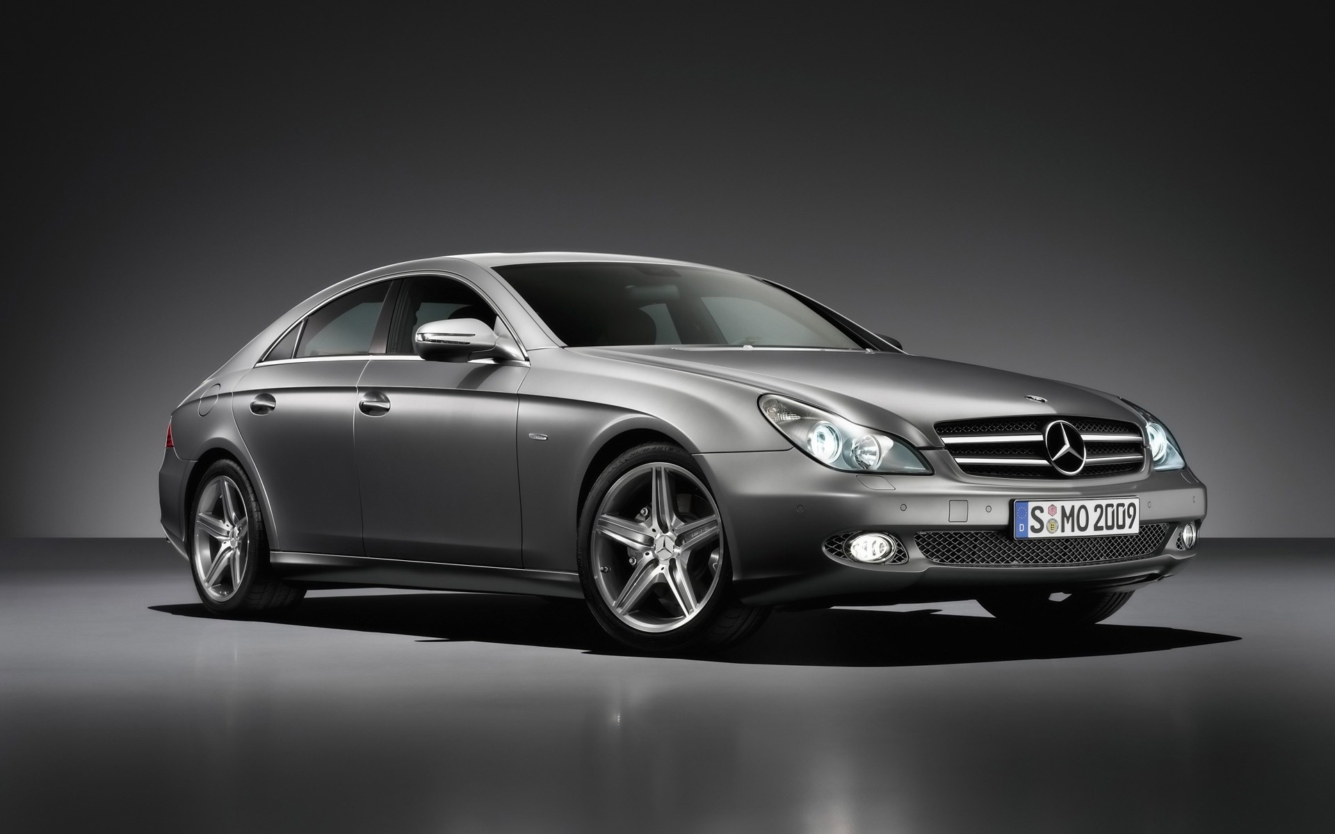 mercedes-benz auto auto ruote automobile nigella coupé mezzogiorno veloce berlina asfalto marciapiede mercedes benz cls