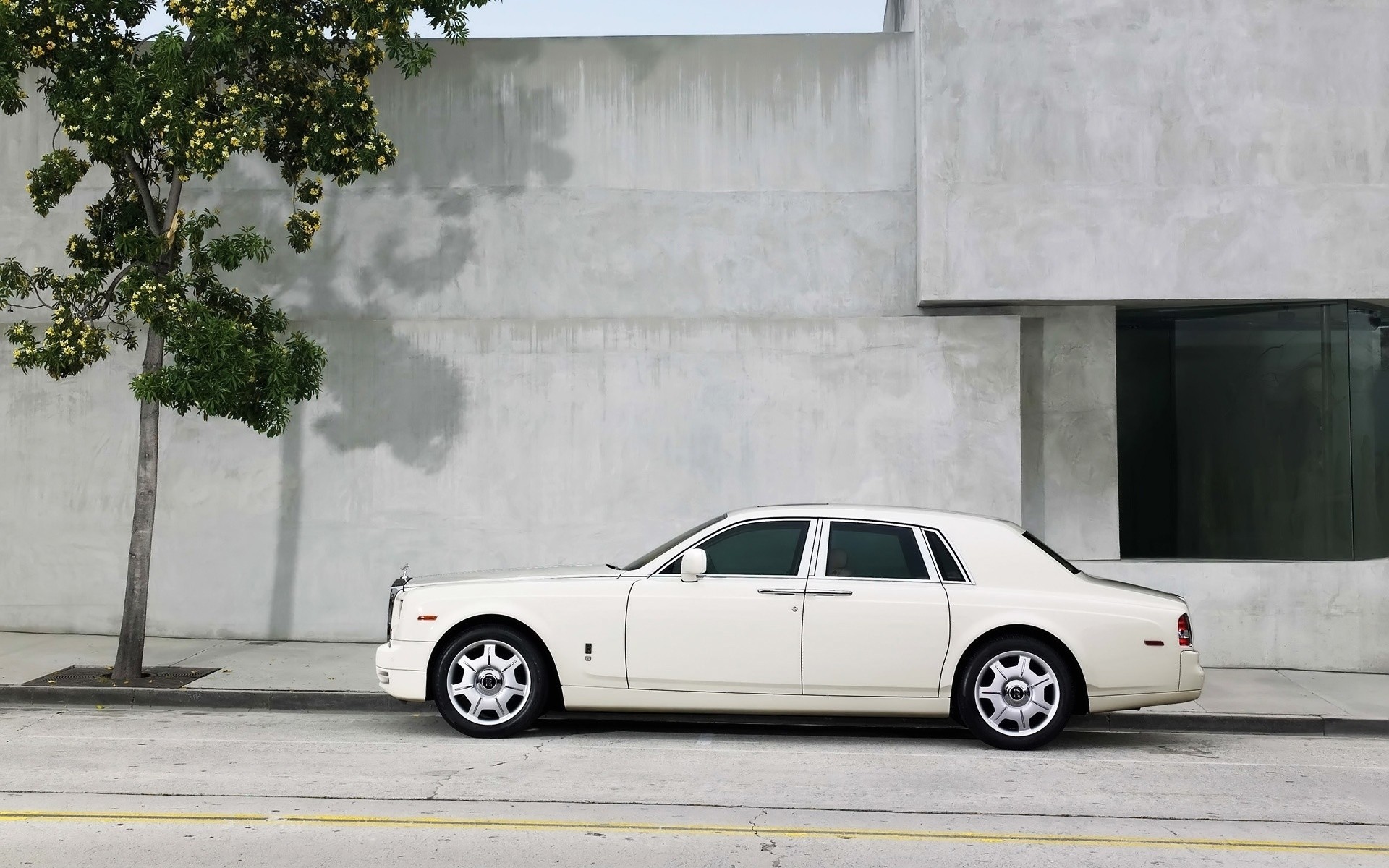 rolls royce auto veicolo sistema di trasporto strada strada marciapiede asfalto disco ruote