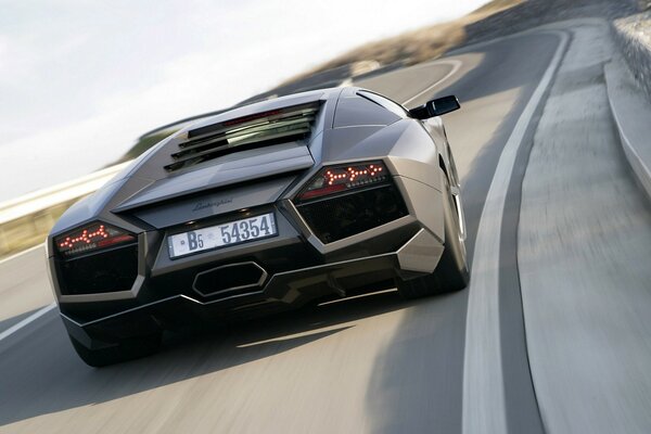 Voyage sur la route de Lamborghini