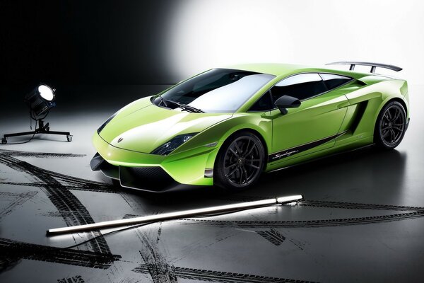 Grüner sportlicher Lamborghini