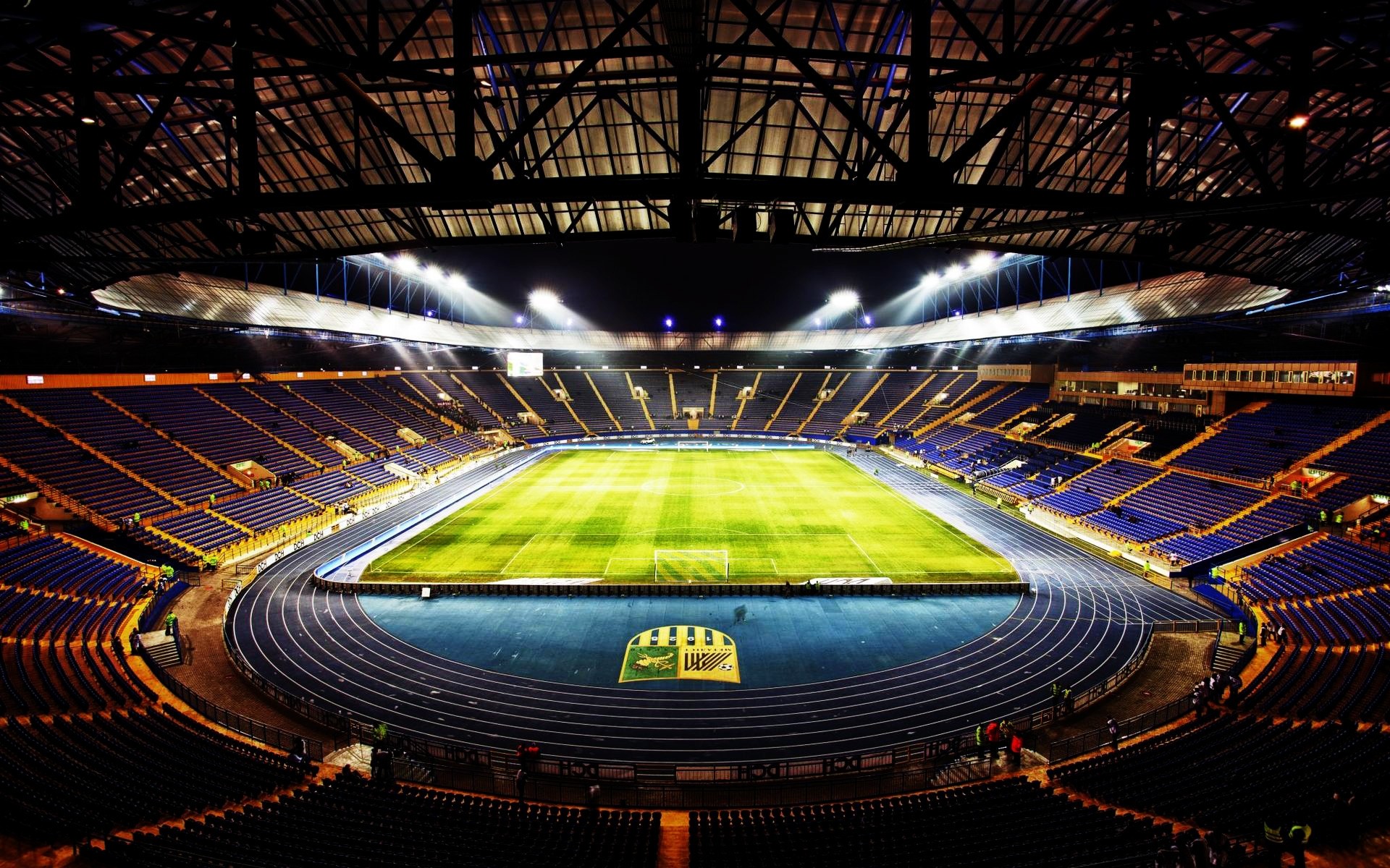 fútbol estadio luz competencia fútbol movimiento línea patrón lugar perspectiva compartir aficionado a los deportes béisbol número ciencia gradas grada ciudad rendimiento estadio de la eurocopa 2012 campo de fútbol