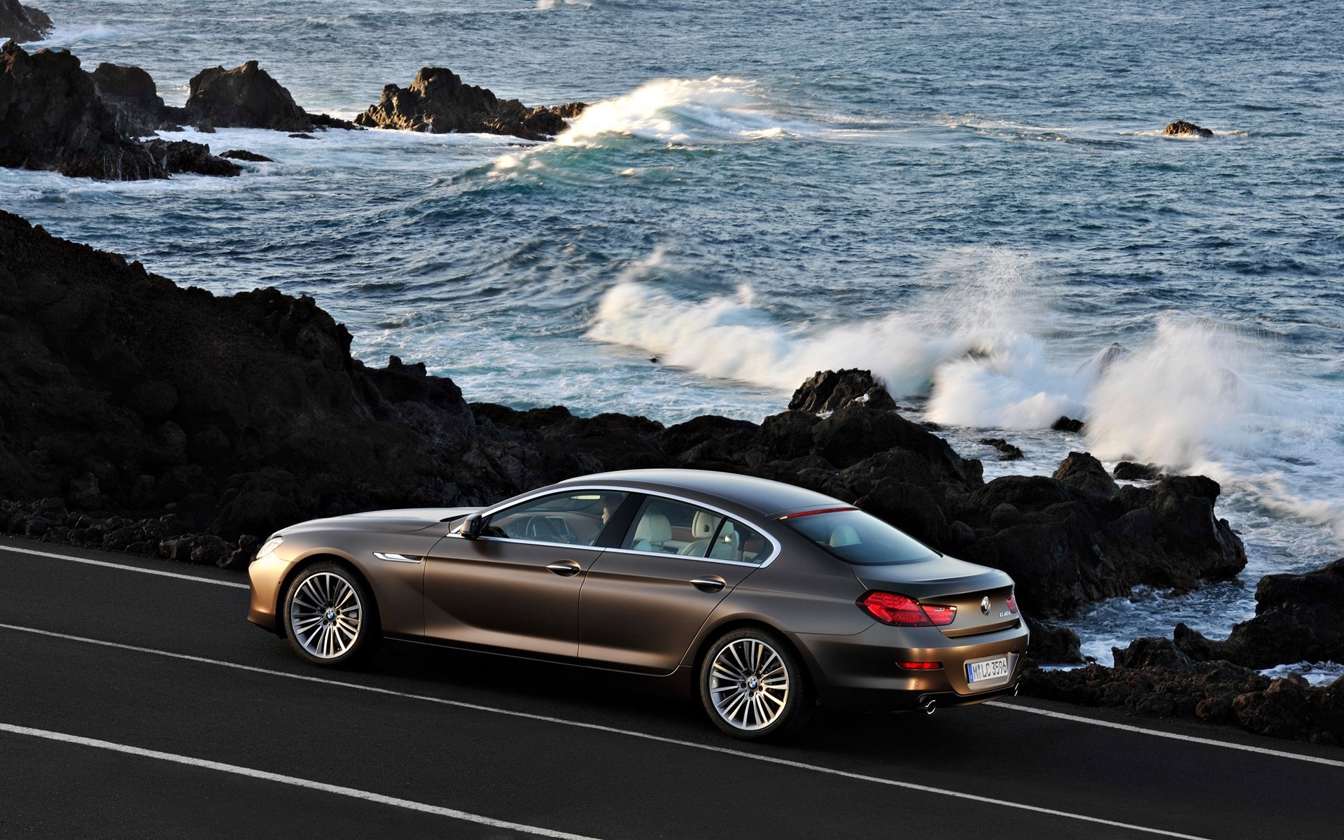 bmw coche mar océano playa agua acción prisa viajes coche bmw serie 6 olas