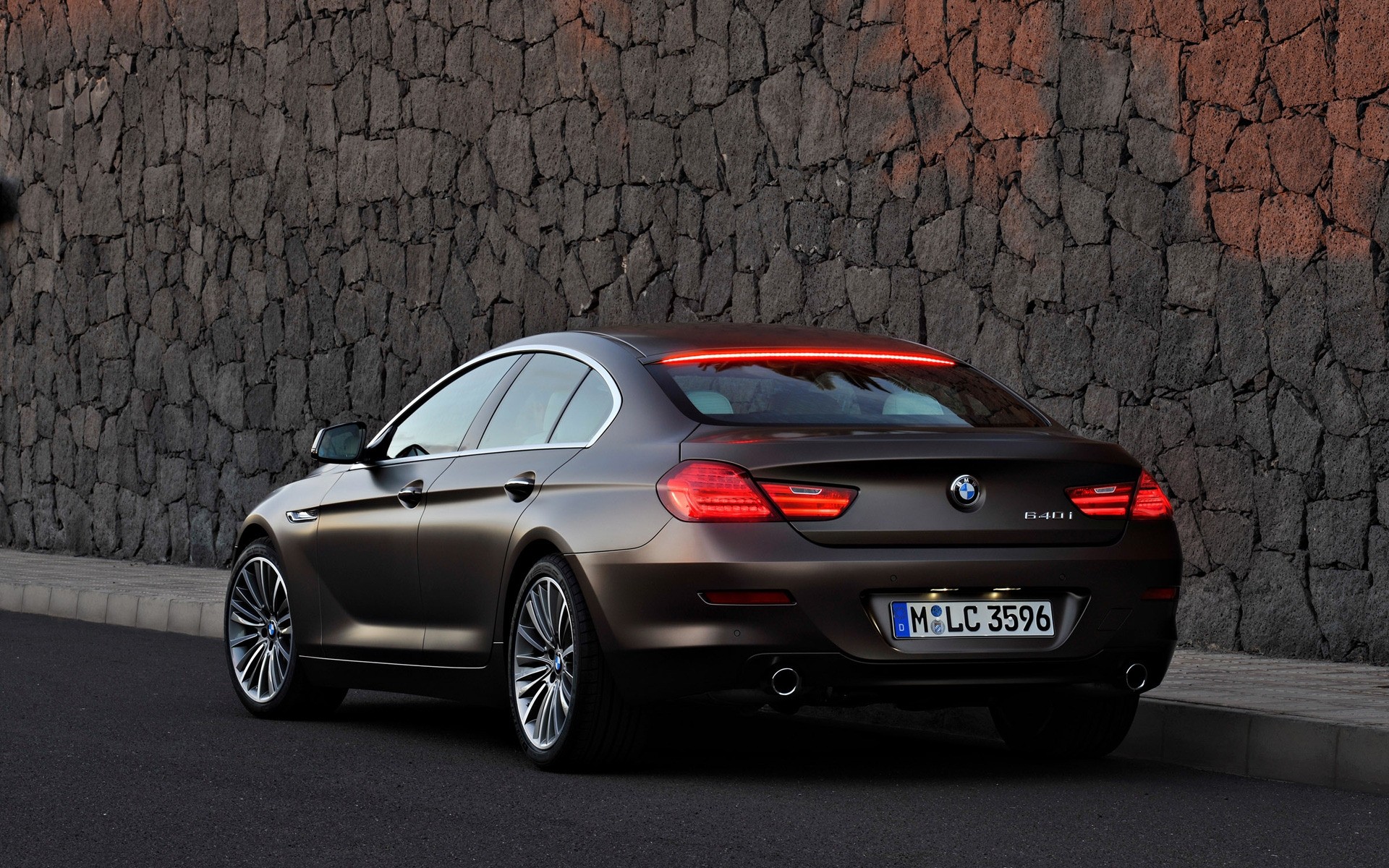 bmw voiture voiture trottoir noir asphalte midi automobile dépêchez-vous roues rapide coupé bmw série 6