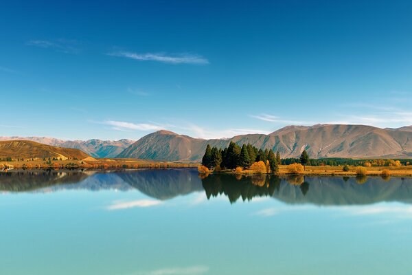 The reflection of the water was like a mirror