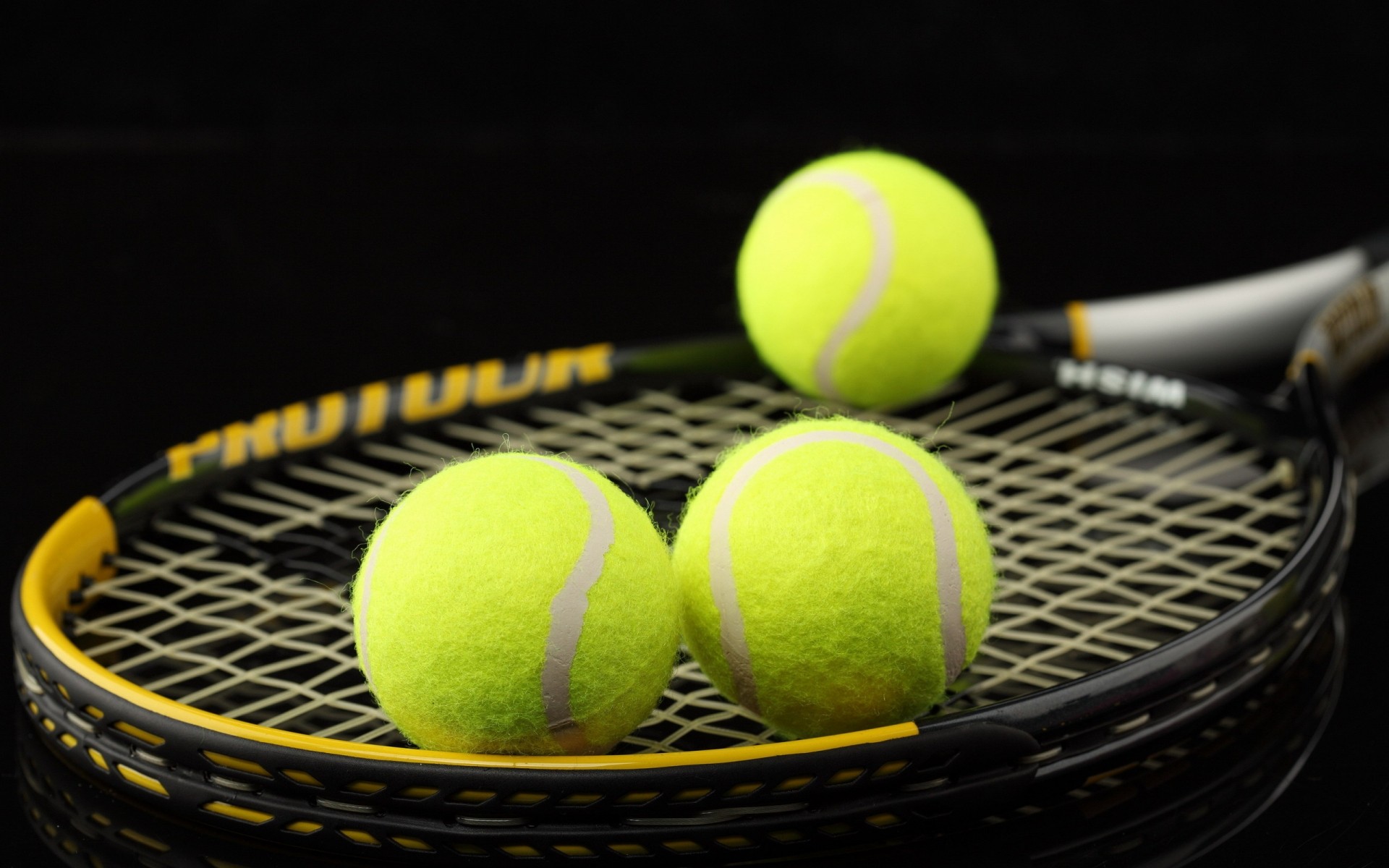 sports tennis racket ball tennis ball court play wimbledon tennis racket game badminton leisure competition recreation sport shuttlecock match tournament sports equipment web bagkground