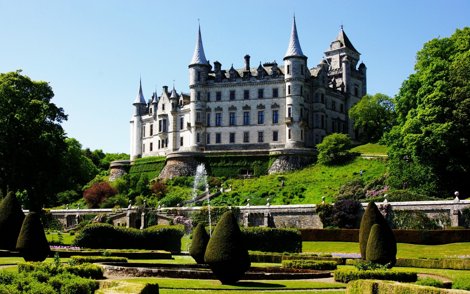 other city architecture castle chateau building travel park old tourism ancient garden landmark historic tower sky outdoors gothic monument river house culture scottish castles famous castles highlands