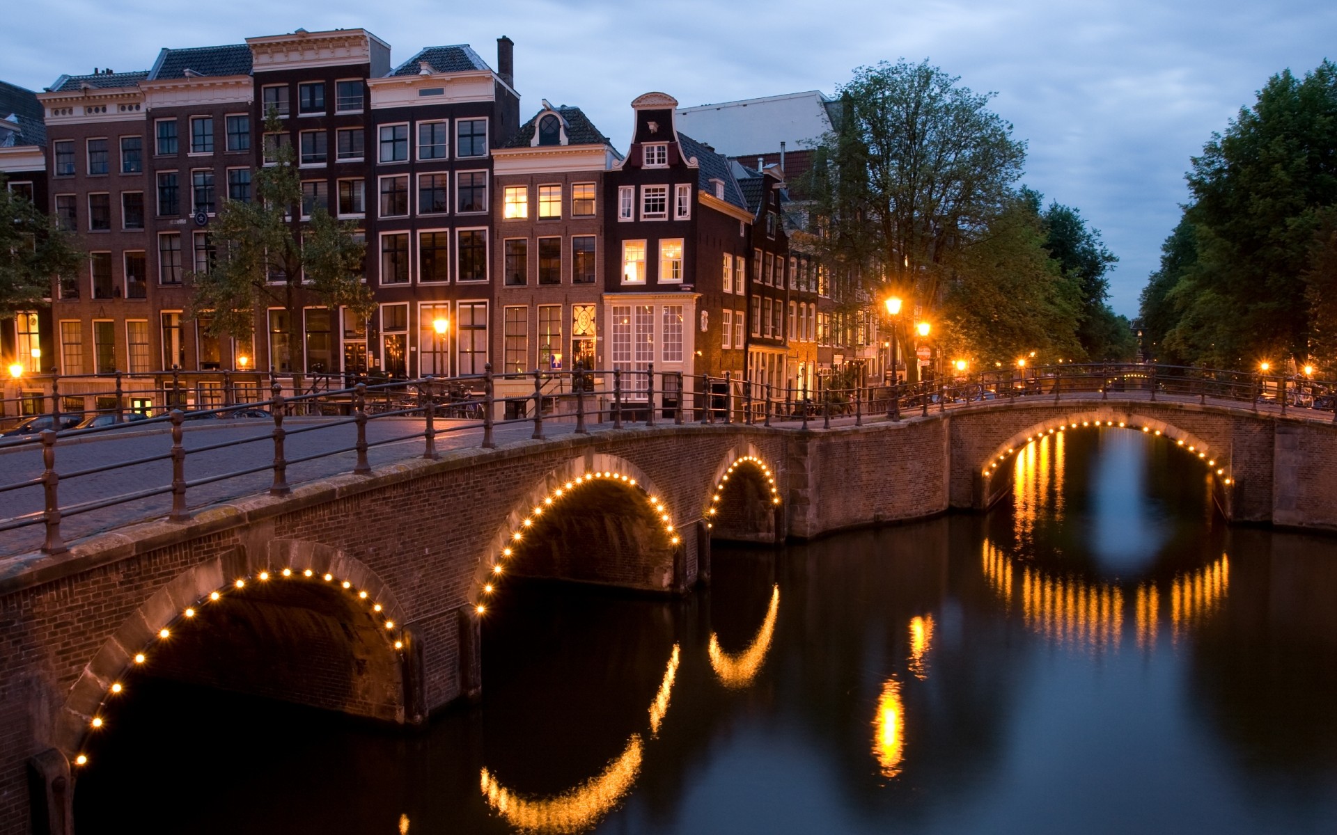 andere städte brücke stadt reisen architektur haus wasser fluss städtisch im freien tourismus dämmerung abend licht himmel stadt sonnenuntergang reflexion schauspiel straße abendessen niederlande licht holland