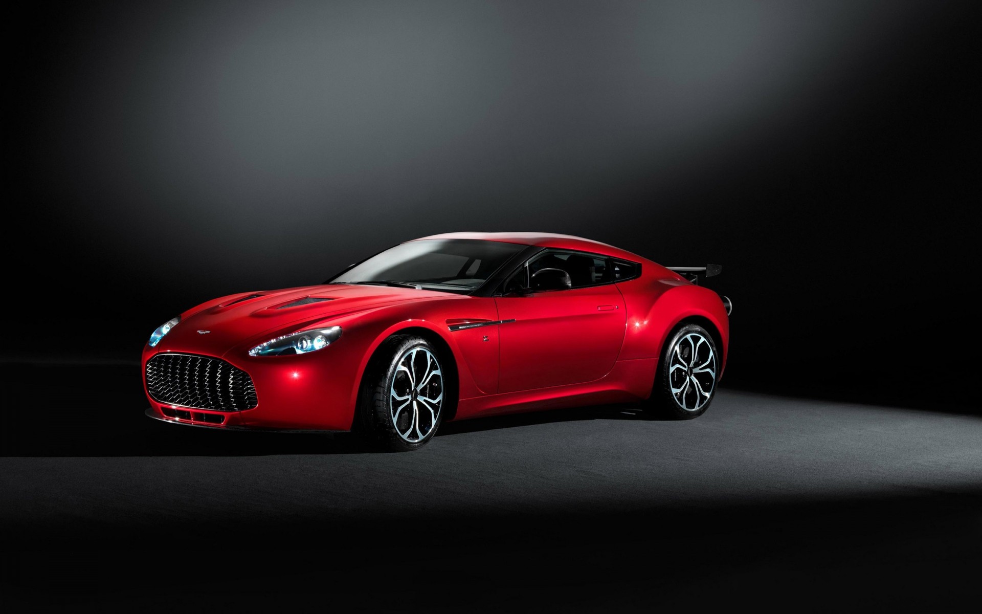 aston martin araba siyah otomotiv kaldırım araba öğlen aksiyon coupe tekerlekler acele et asfalt hızlı göster sedan bulanıklık yarış aston martin zagato