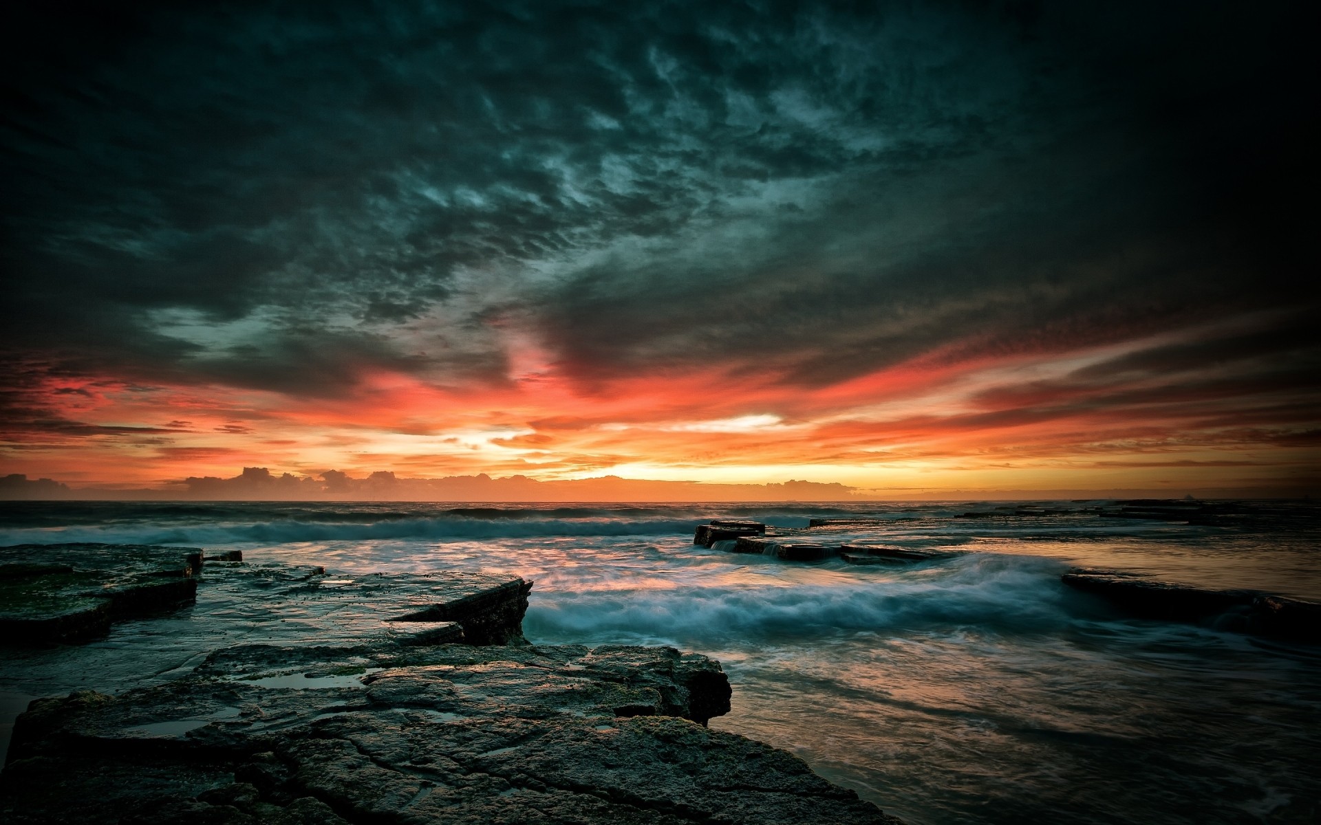 paesaggio tramonto acqua crepuscolo sera alba mare oceano spiaggia sole paesaggio cielo mare pietre sfondo paesaggio