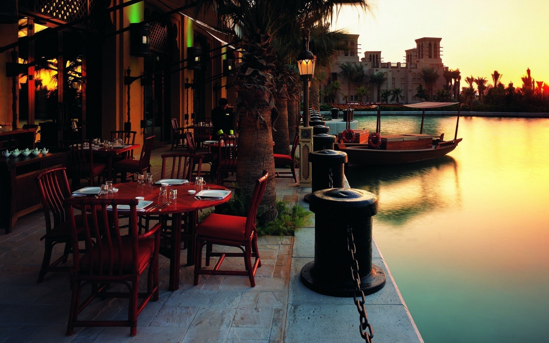 emiratos árabes unidos restaurante tabla viajes bar silla hotel asiento muebles agua noche arquitectura