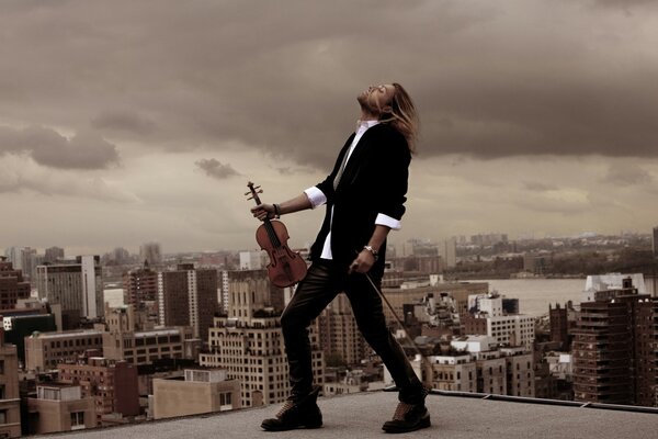 Risky violinist on a high-rise building