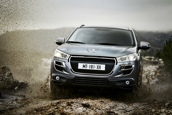 Peugeot SUV rides through mud