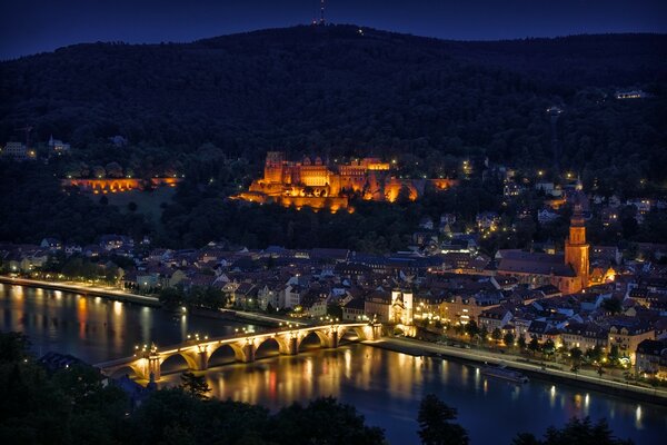 Vue de la ville de nuit d Allemagne