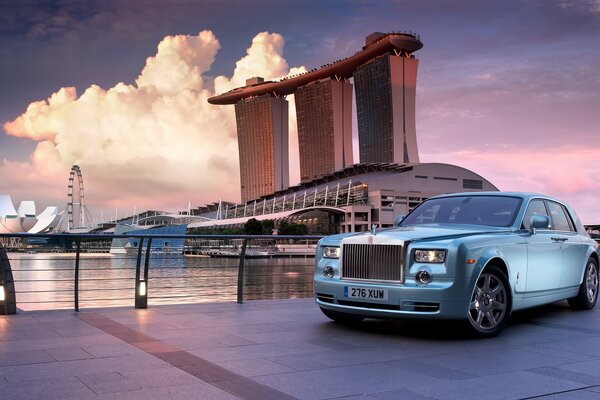 Rolls royce, sur une telle voiture est agréable de voyager