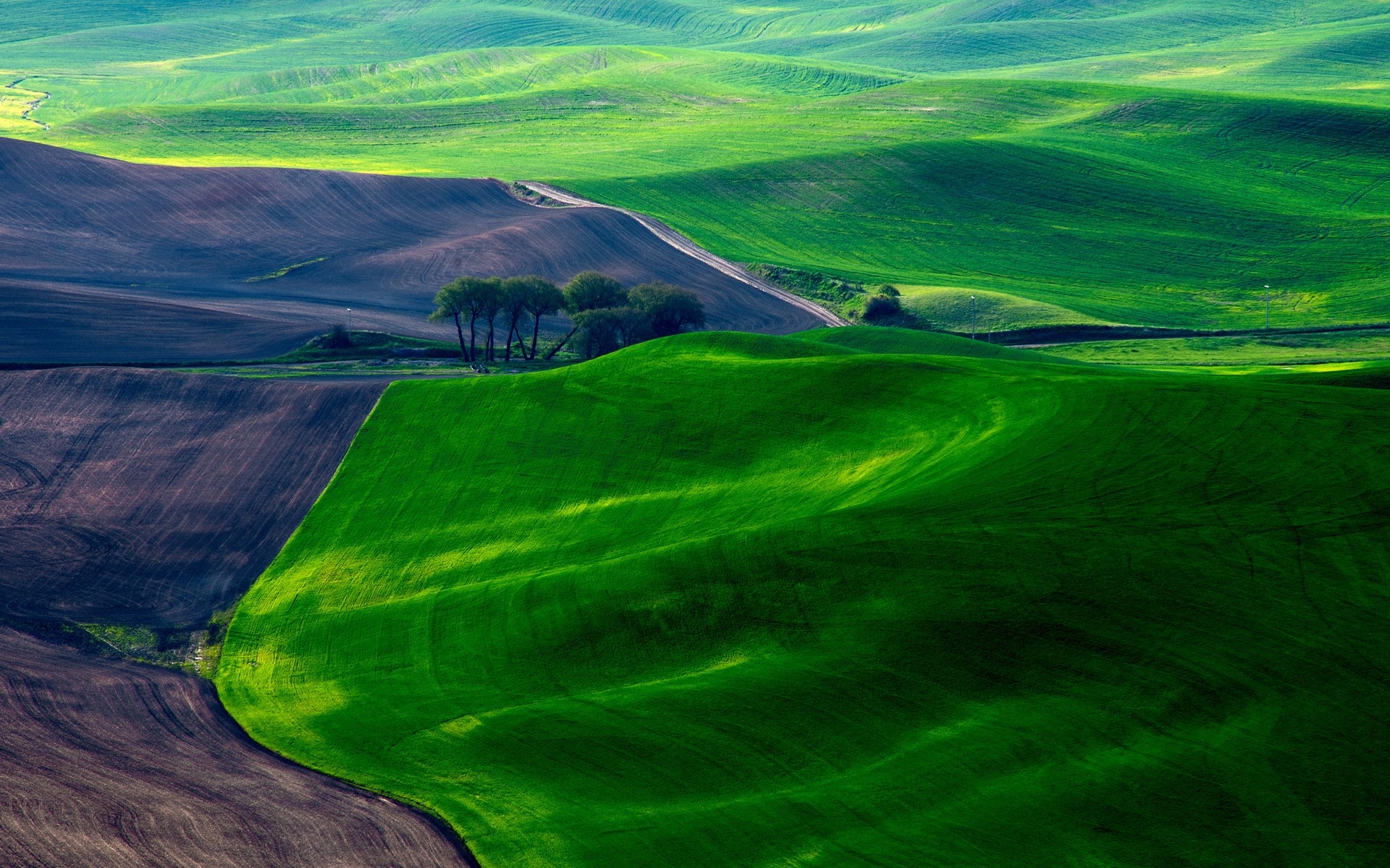 paisagens grama paisagem natureza campo rural ao ar livre verão campo céu agricultura terras cultivadas viagens terras agrícolas colina solo feno fundo colinas estradas