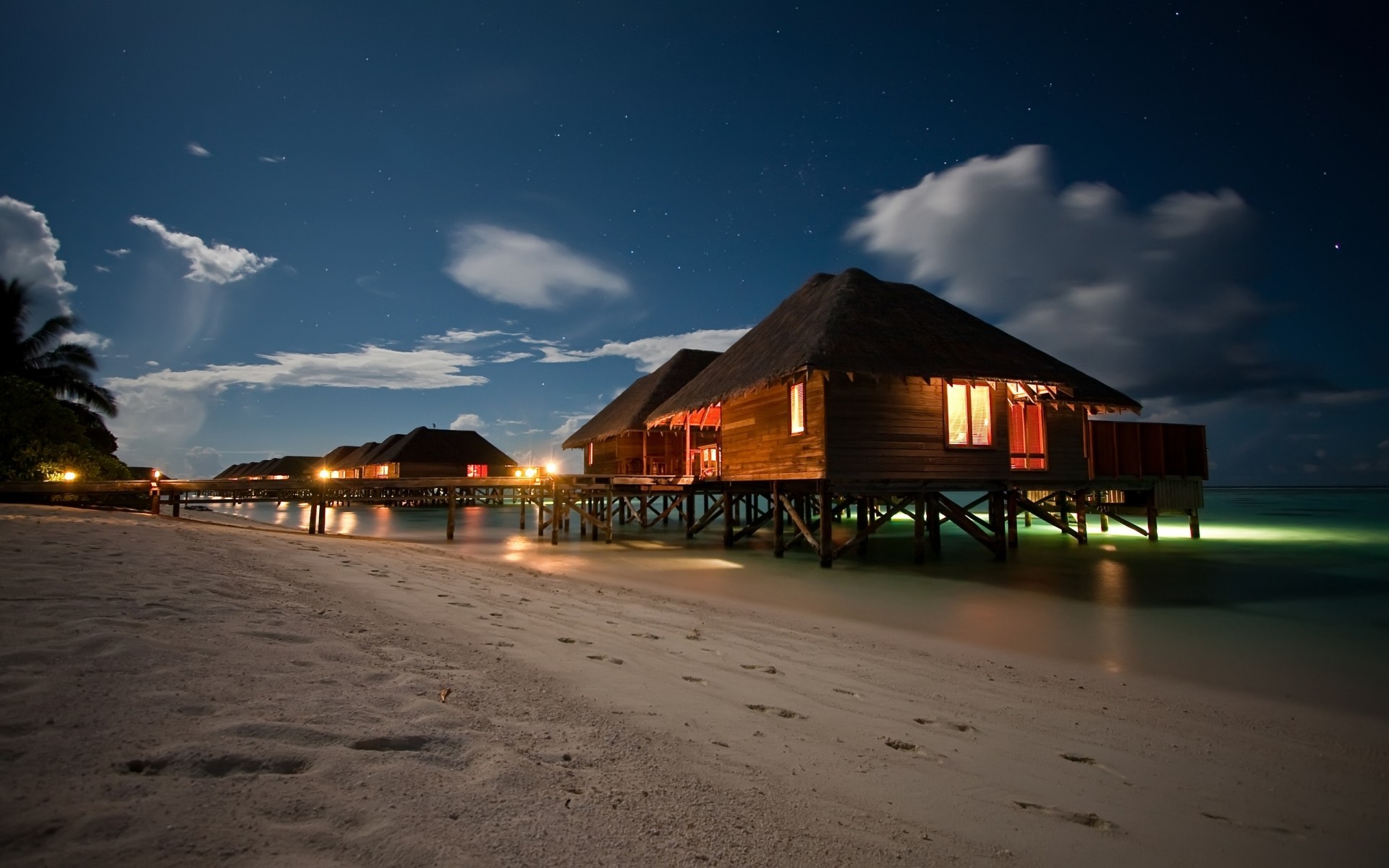 été plage mer océan eau voyage coucher de soleil mer ciel aube maison lumière station soirée vacances crépuscule hôtel soleil sable paysage nuit côte stations