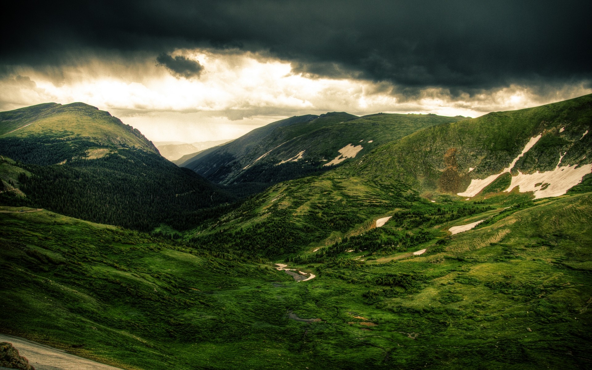 paysage paysage montagnes voyage nature brouillard ciel dehors aube coucher de soleil eau colline vallée fond collines vertes paysage de montagne