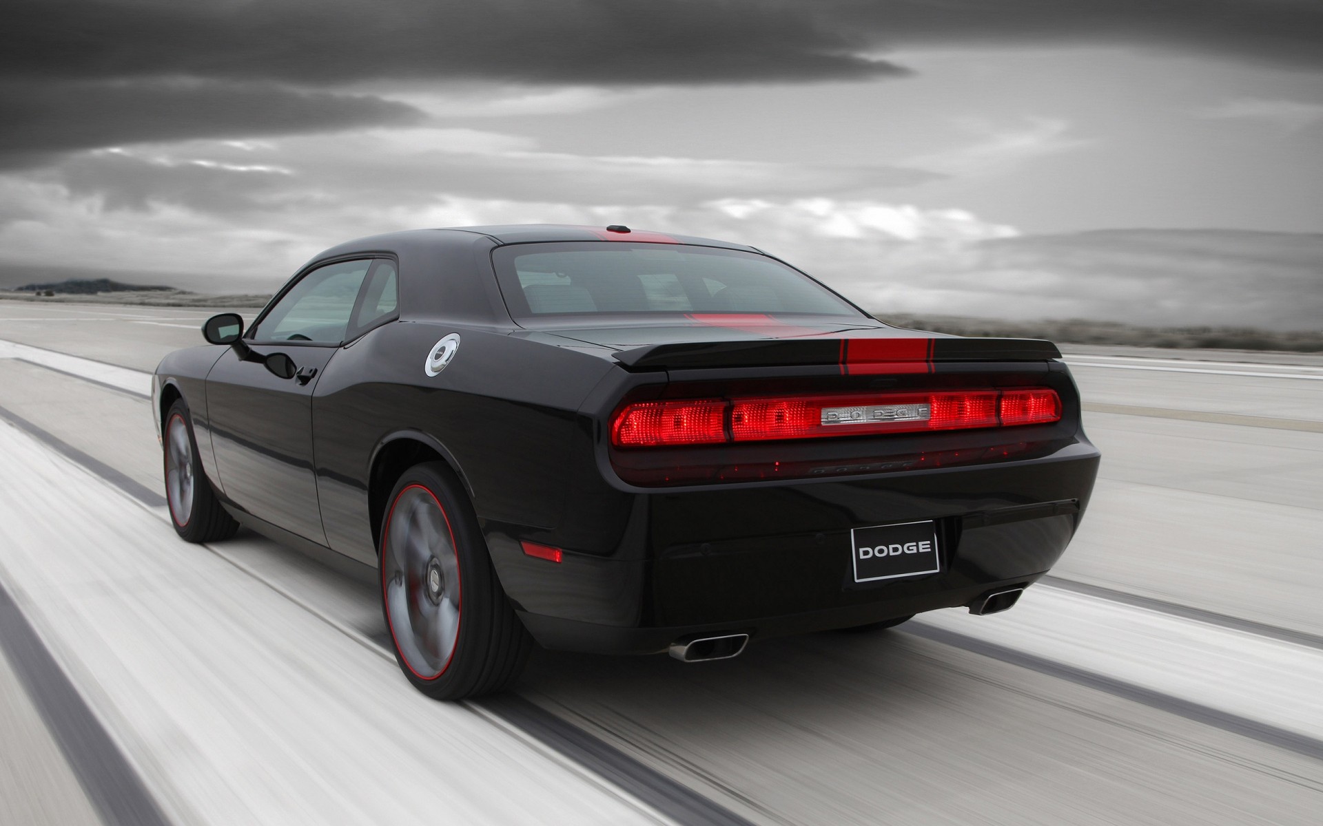 dodge samochód samochód chodnik asfalt system transportu pospiesz się czarnuszka szybko akcja koła rozmycie dodge challenger muscle car