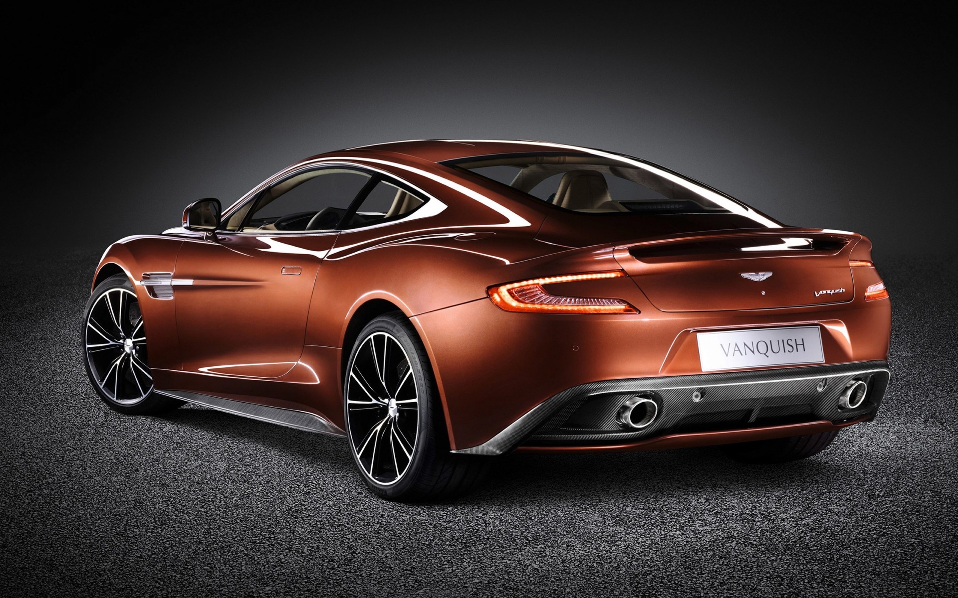 aston martin carro carro rodas cupê automotivo rápido meio-dia chernushka sedan cromo clássico sistema de transporte aston martin vanish