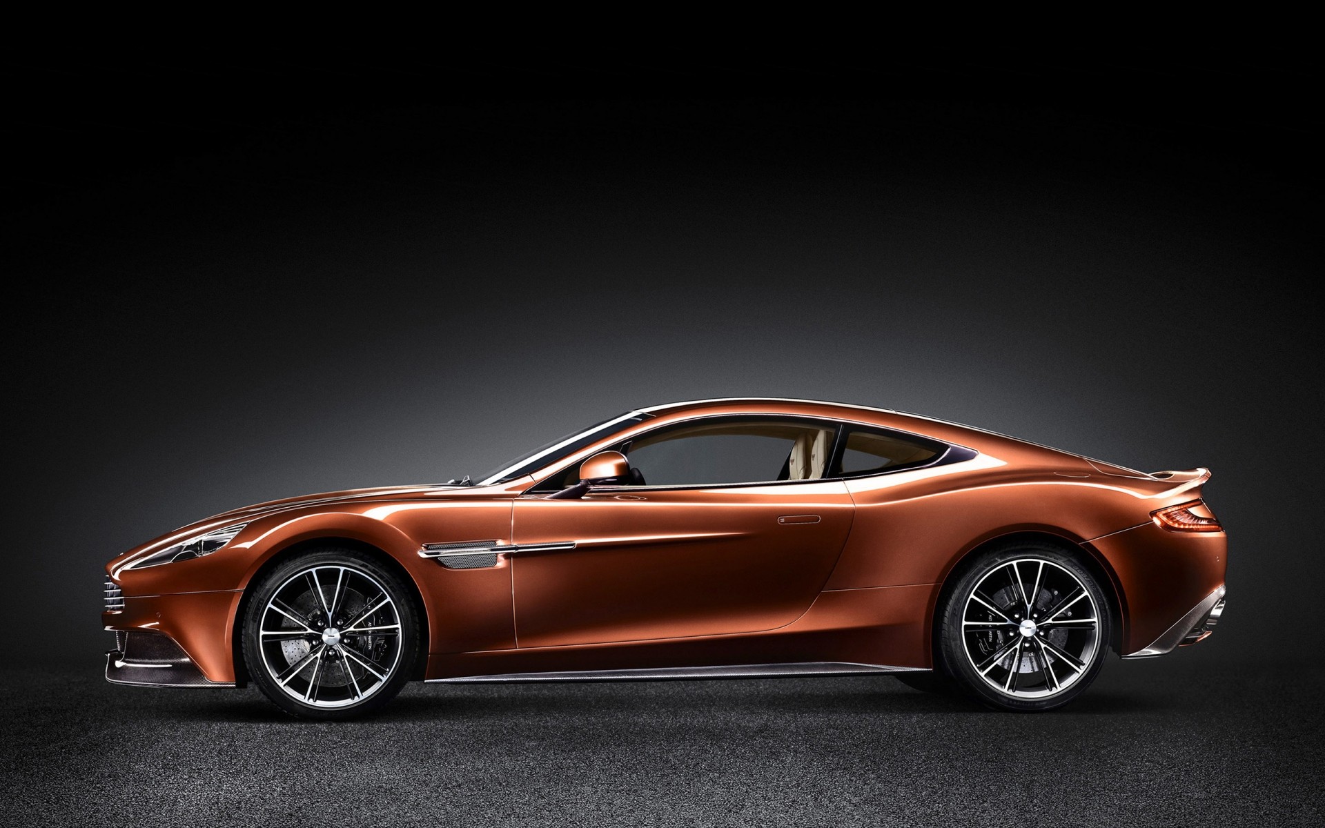 aston martin auto auto automobil coupé schnell schwarz räder transportsystem mittags limousine bürgersteig beeilen sie sich chrom antrieb aston martin vanish