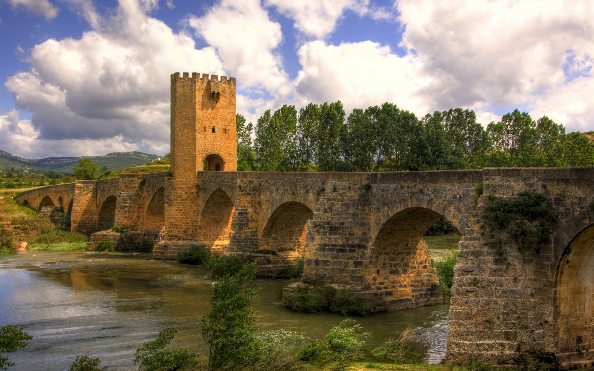 spanien architektur reisen brücke antike wasser fluss im freien gotik bogen alt himmel schloss festung landschaft stein festung haus wahrzeichen burgos castilla leon blauer himmel wolken