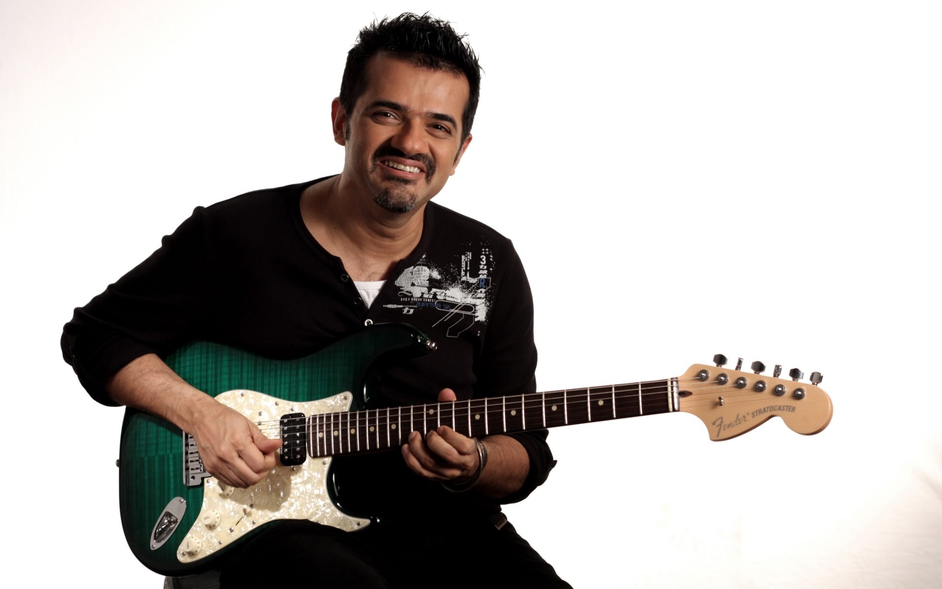 uomini chitarra musica musicista strumento chitarrista suono pop concerto prestazioni rock lettore cantante isolato rotolo band canzone bilanciere uomo studio fresco ehsaan shankar loya