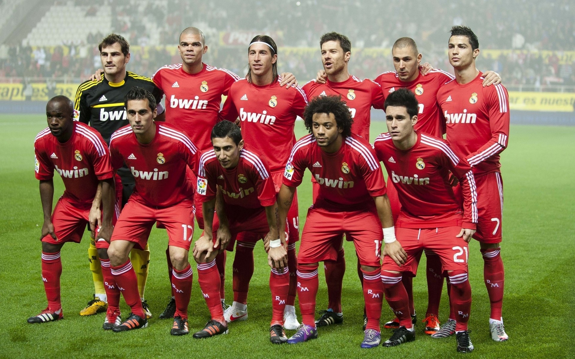 futebol futebol competição estádio jogo homem atleta bola adulto rugby esquadrão objetivo jogos equipe de futebol equipe real