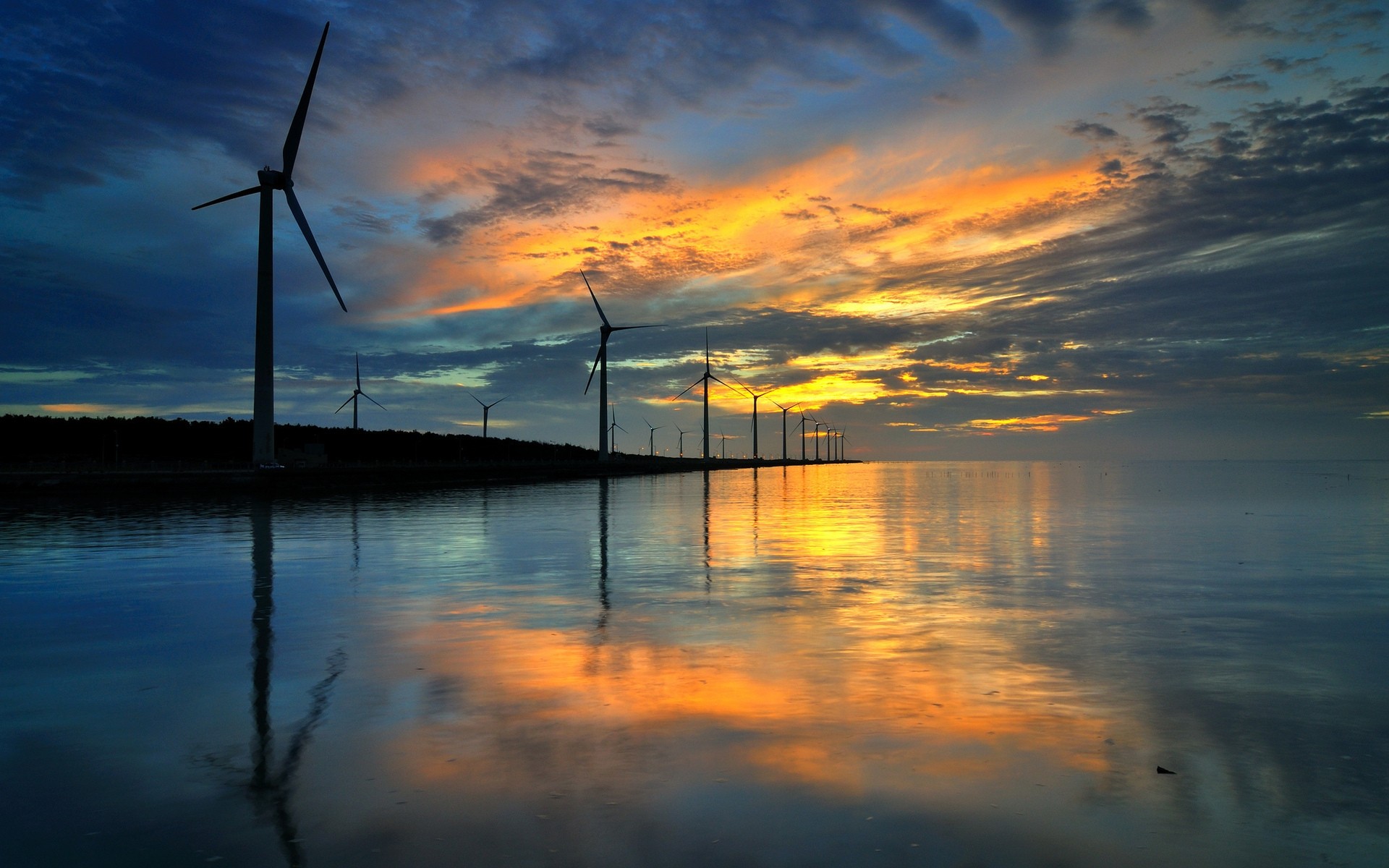 paysage coucher de soleil eau ciel aube moulin à vent soleil réflexion meuleuse crépuscule paysage soir vent énergie électricité mer nuit lac nuages