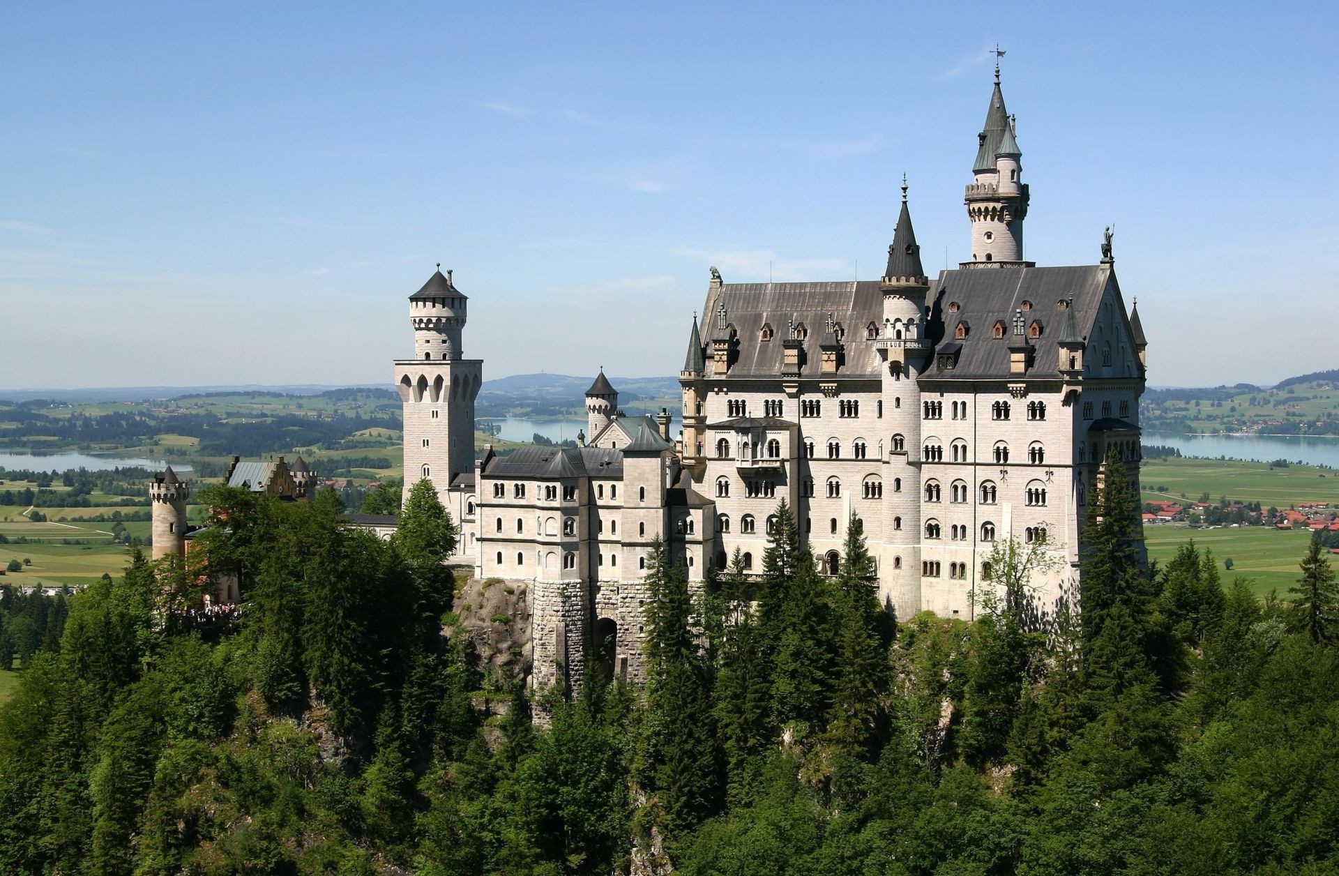 cenário arquitetura castelo gótico casa torre viagens velho antigo céu cidade ao ar livre fortaleza turismo cidade atração turística castelo fortificação casa