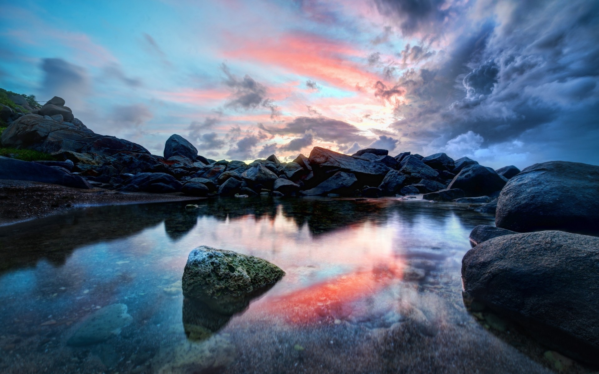 paysage eau paysage coucher de soleil aube soir rock ciel voyage crépuscule mer rivière réflexion océan scénique mer nature paysage lac montagnes pierres ciel rouge nuages