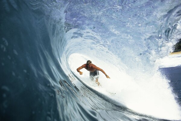 Surfer beautifully overcomes the wave