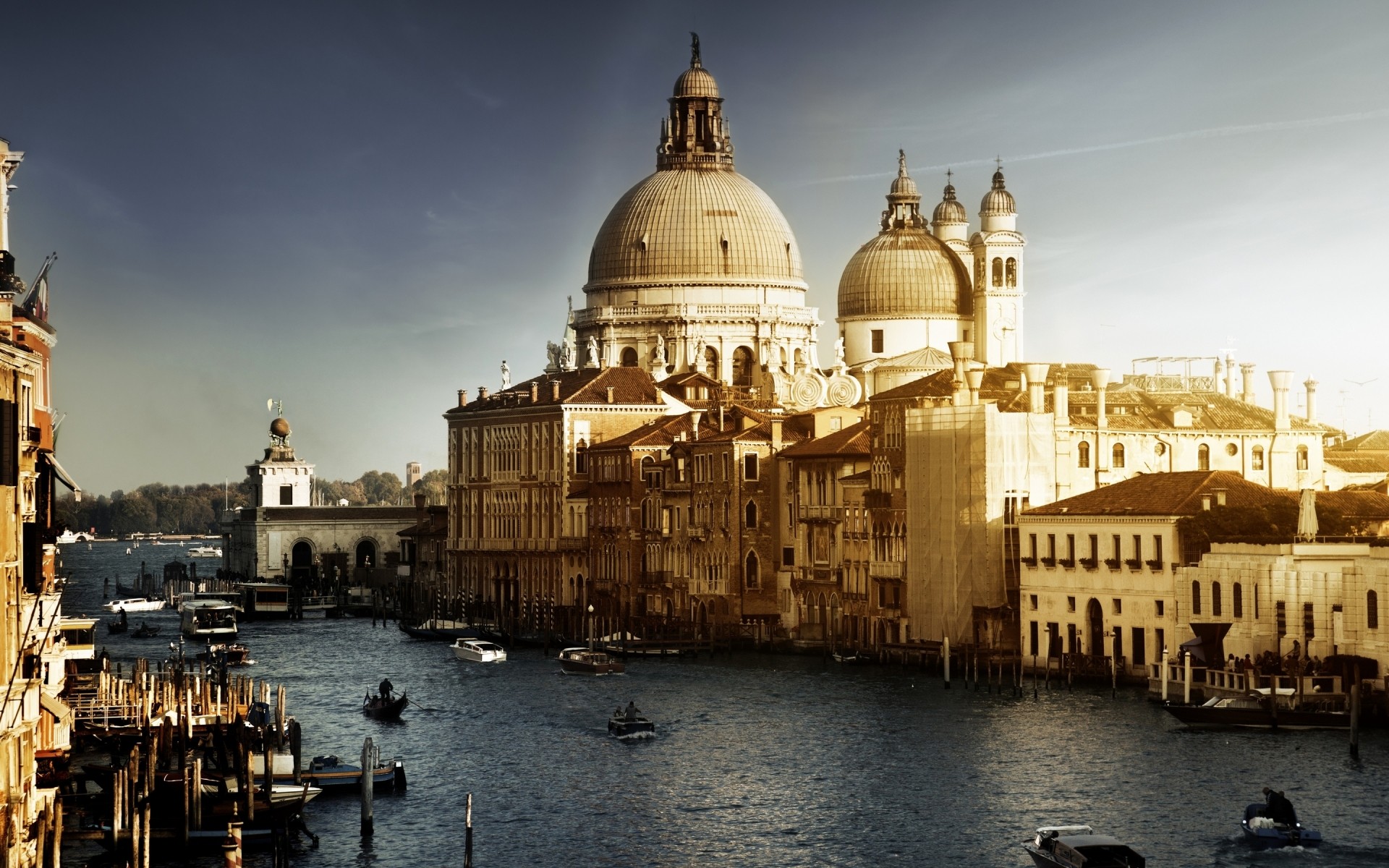 italia arquitectura religión viajes ciudad cúpula al aire libre agua casa iglesia catedral cielo punto de referencia turismo reflexión río góndolas catedral de venecia paisaje