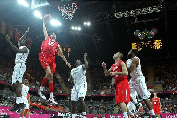 Ein Ausschnitt der olympischen Basketball-Spiele