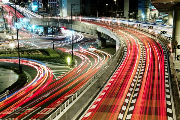 Pistes de vitesse de nuit au Japon