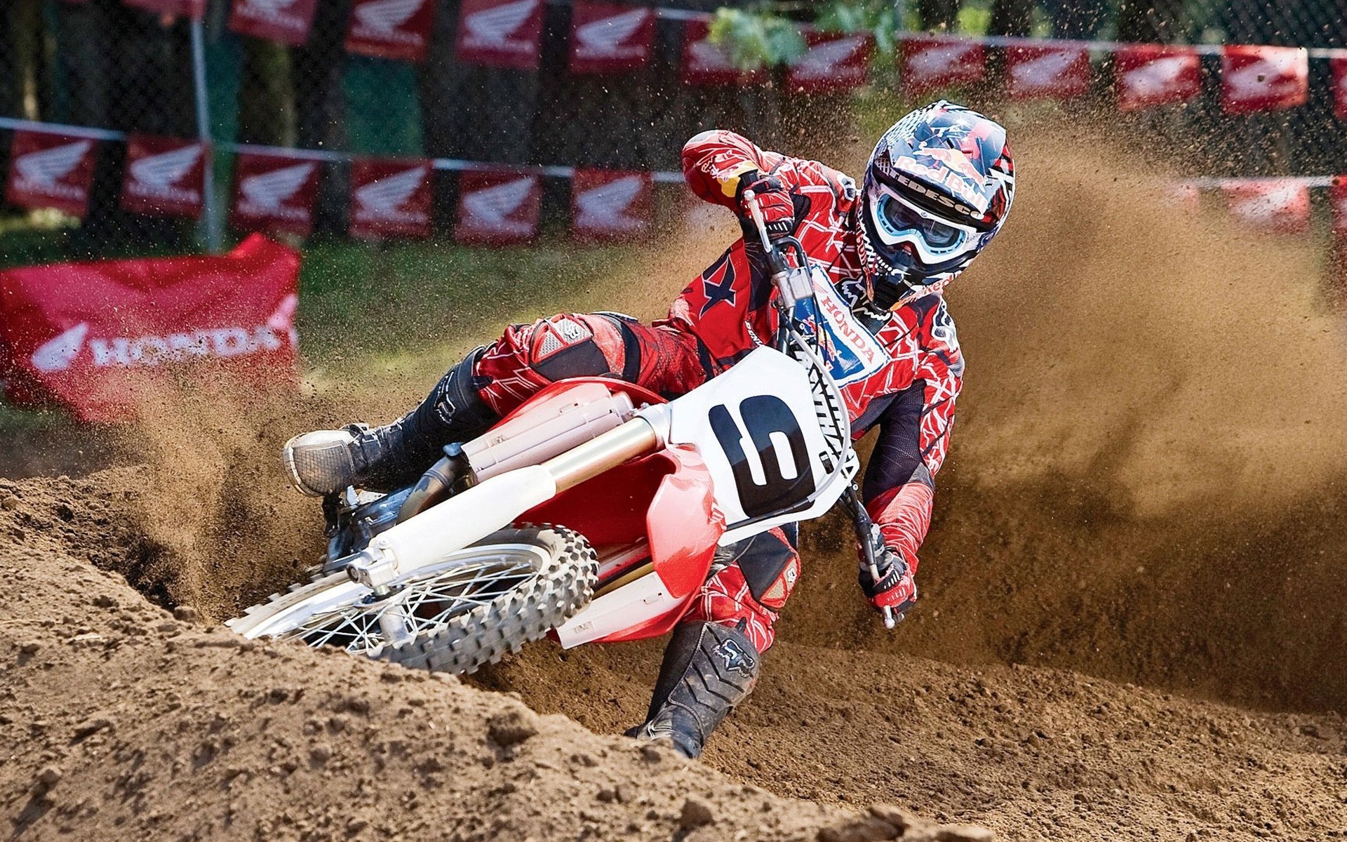 cyclisme compétition sol course coureur dépêchez-vous action motocross sport piste vélo trafic casque voiture saleté rouge taureau honda