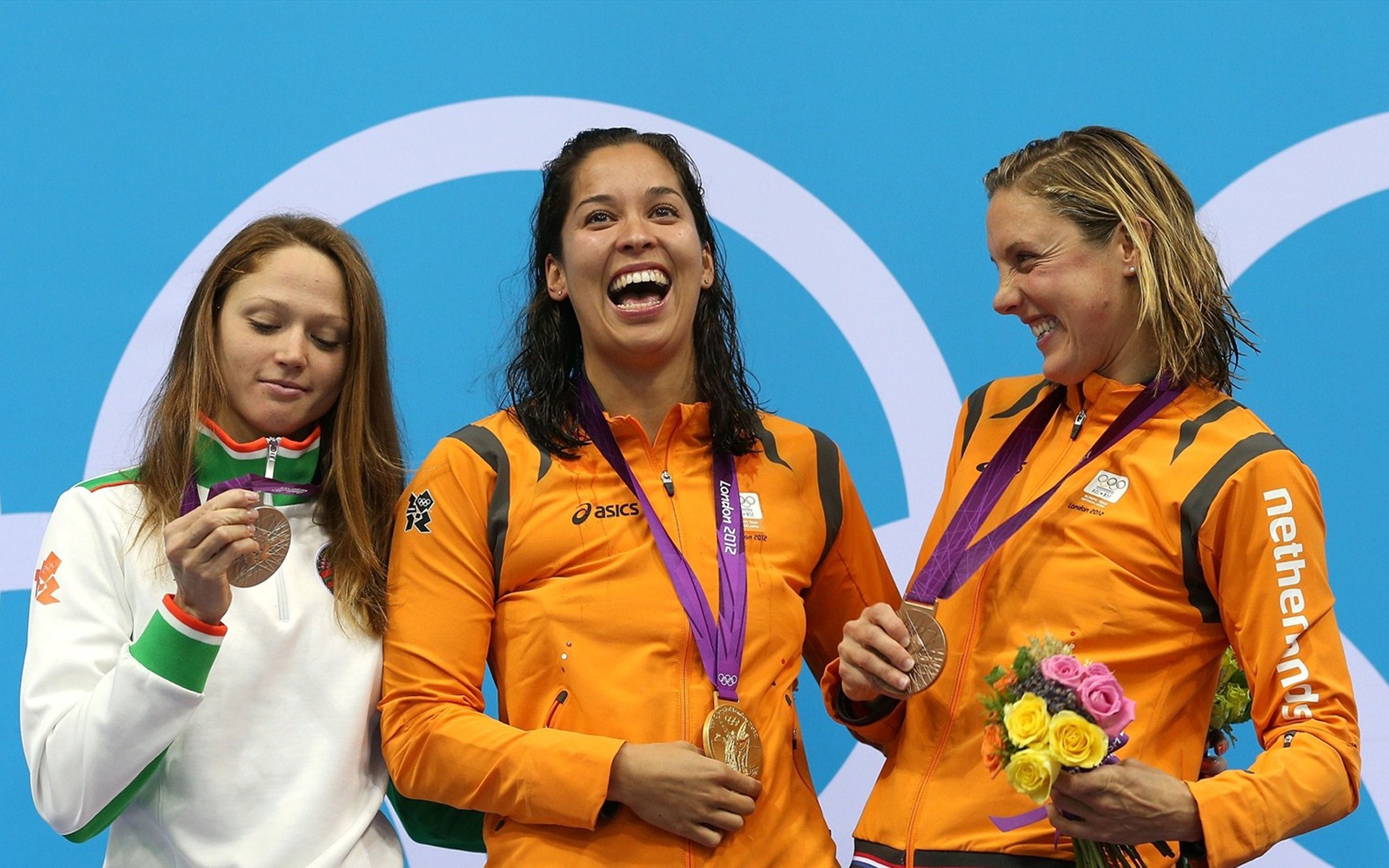 jogos olímpicos competição mulher adulto futebol lazer homem vestir retrato felicidade futebol campeonato londres handebol natação 2012