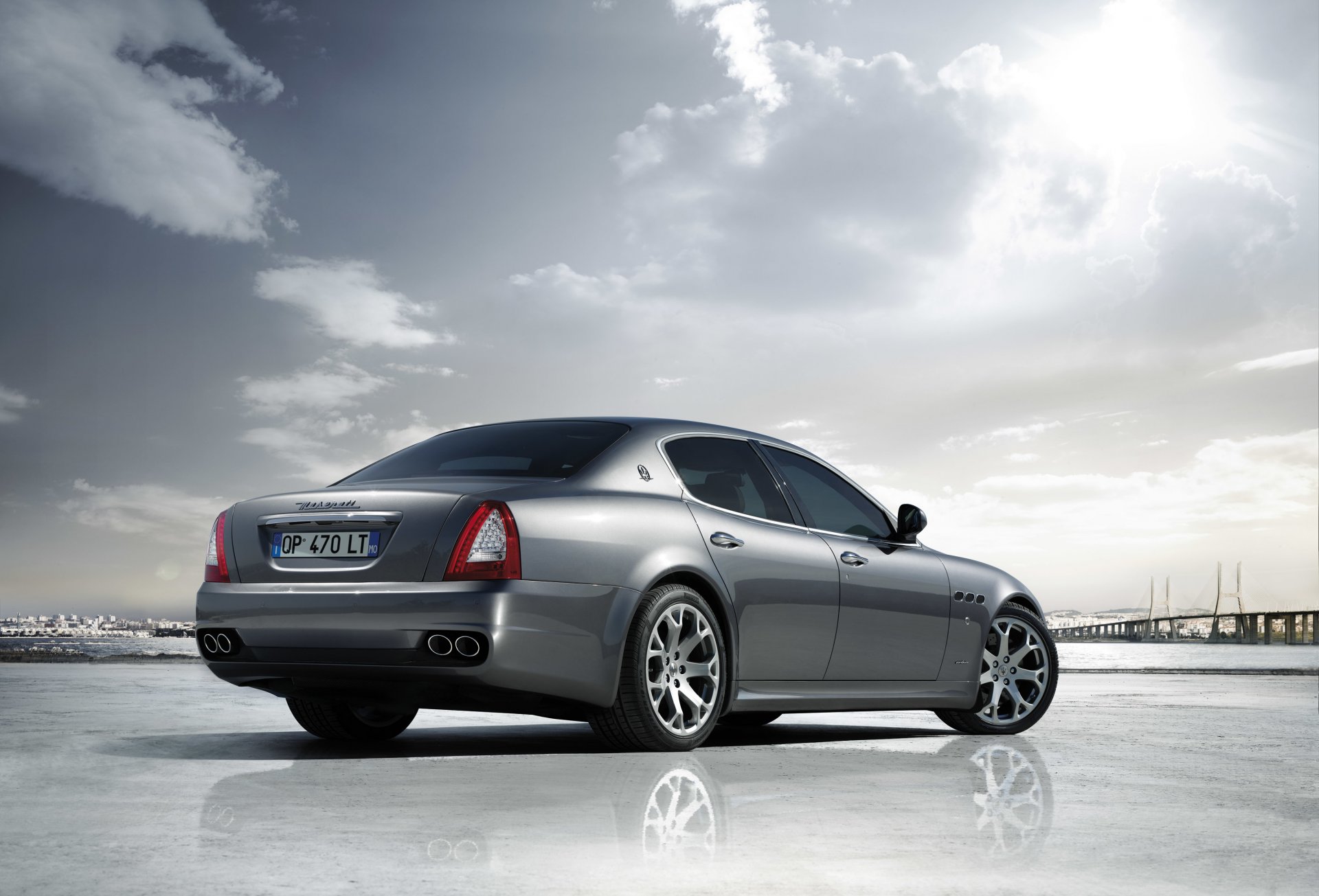 maserati quattroporte серебро небо солнце машина отражение