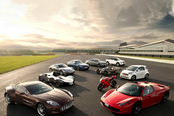 Aston martin ferrari, porsche, bmw, mercedes-benz, land rover классика скорости
