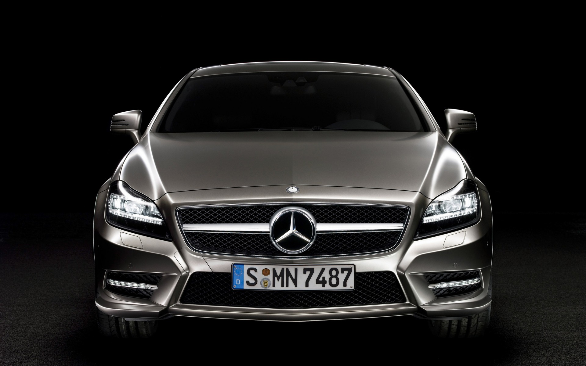 mercedes-benz автомобіль автомобільна хром швидко автомобіль седан колеса показати класичний купе транспортна система диск потужність мерседес бенц cls