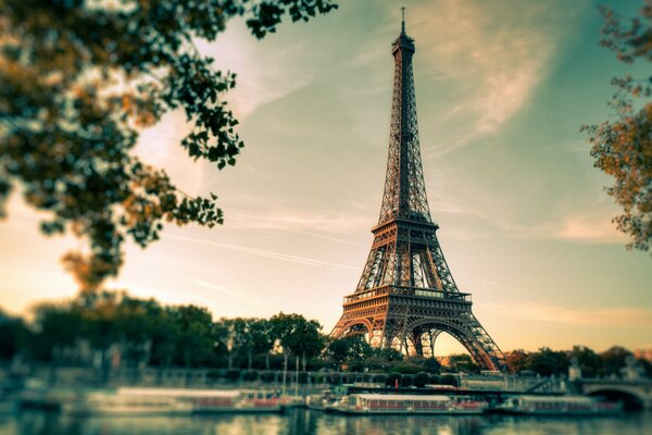 Primeras fotos de la torre Eiffel