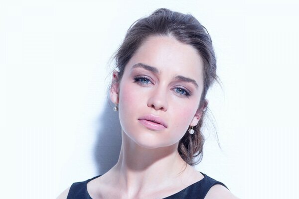 Belle actrice de femme à la mode
