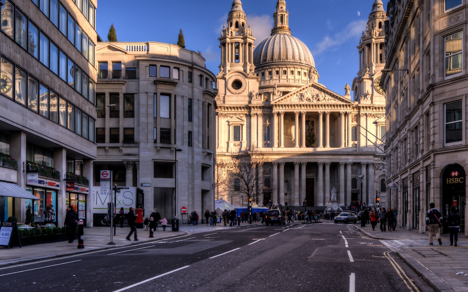 united kingdom architecture travel city street building outdoors church cathedral tourism urban landmark religion sky daylight ludgate hill monument