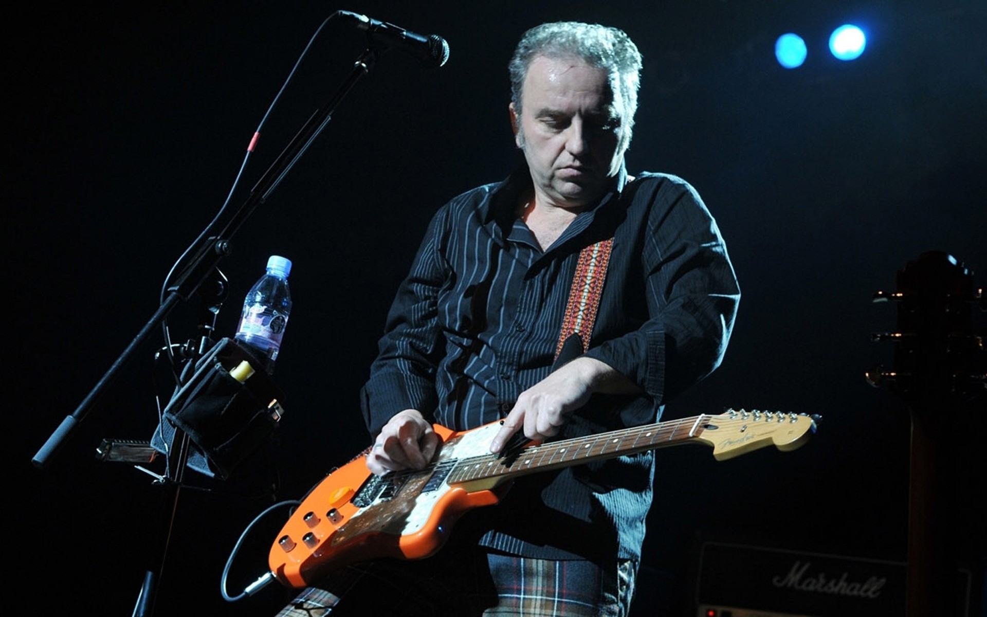 männer leistung musik konzert musiker sängerin saiteninstrument festival instrument gitarre gitarrist bühne band ein konzertsaal russland rock swerdlowsk sowjetisch