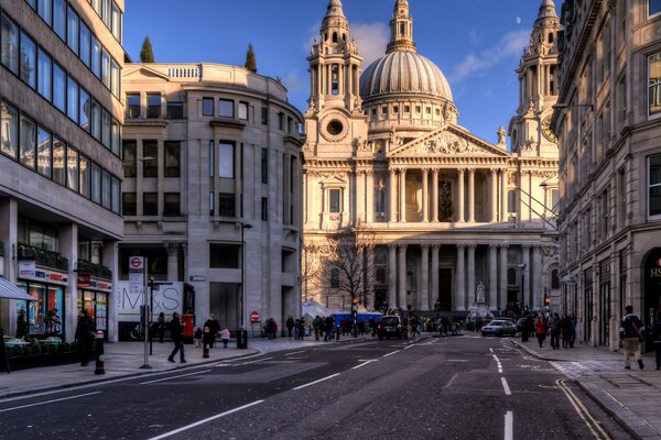 Strade inglesi alla luce del giorno