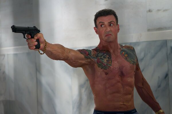 Stallone saca sua arma