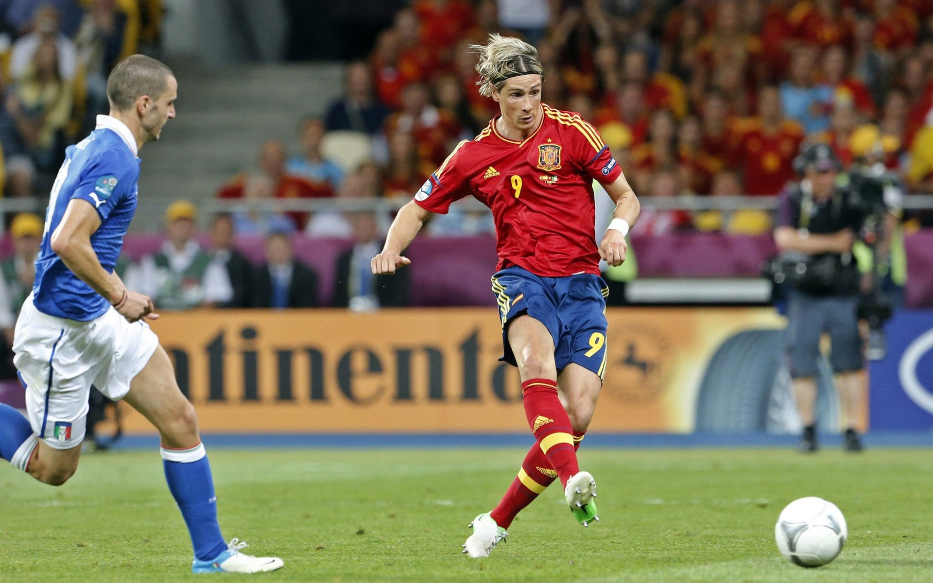 futebol futebol competição atleta jogo homem bola ação adulto pés estádio jogador de futebol espanha nacional chelsea inglaterra estrela